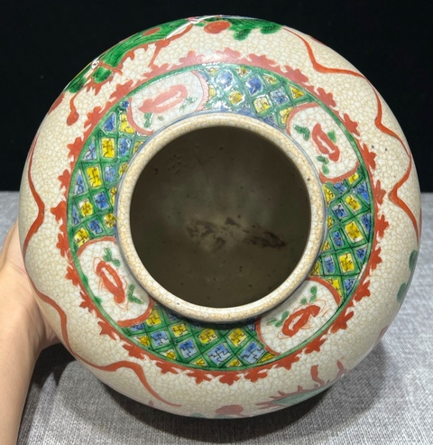 古玩陶瓷清晚期哥釉地五彩加粉彩刀馬人罐拍賣,當前價格2880元