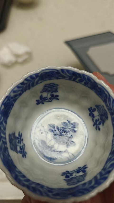 古玩陶瓷青花花卉紋花口杯真品鑒賞圖