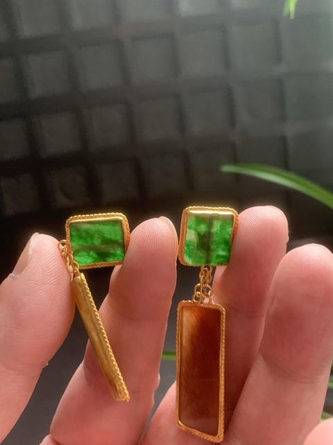 古玩玉器收藏級老翡翠滿綠滿紅18k鑲嵌耳環一對拍賣,當前價格56800元