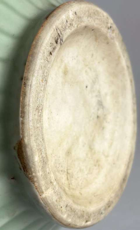 古玩陶瓷龍泉窯青釉瓶真品鑒賞圖