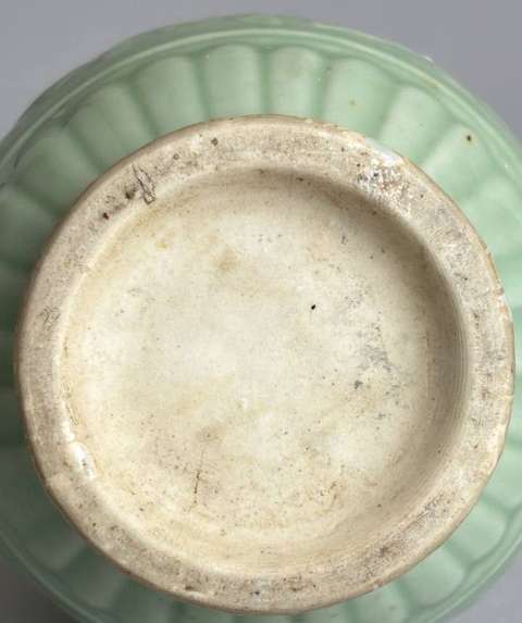 古玩陶瓷龍泉窯青釉瓶真品鑒賞圖