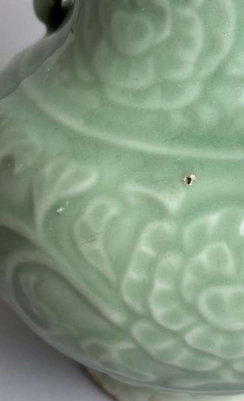 古玩陶瓷龍泉窯青釉瓶真品鑒賞圖