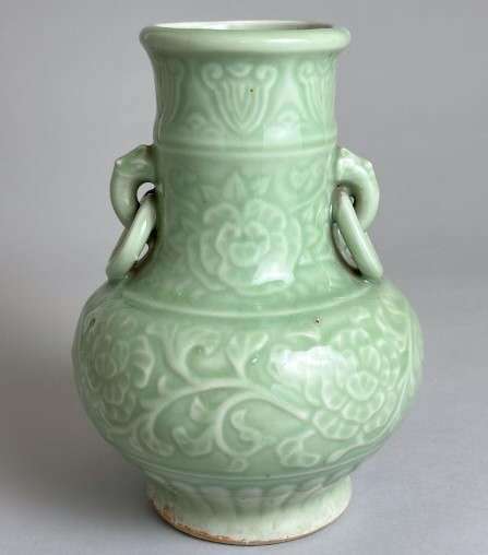 古玩陶瓷龍泉窯青釉瓶真品鑒賞圖