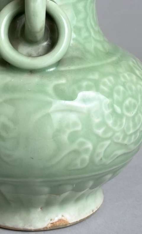 古玩陶瓷龍泉窯青釉瓶真品鑒賞圖