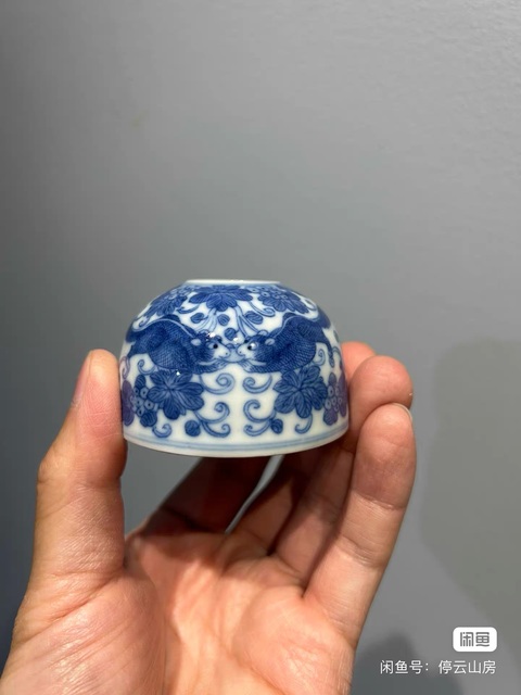 古玩陶瓷青花松鼠葡萄紋水盂真品鑒賞圖