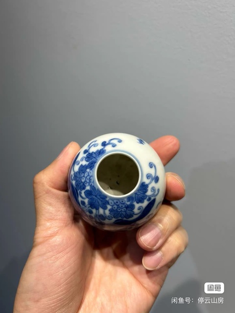 古玩陶瓷青花松鼠葡萄紋水盂真品鑒賞圖