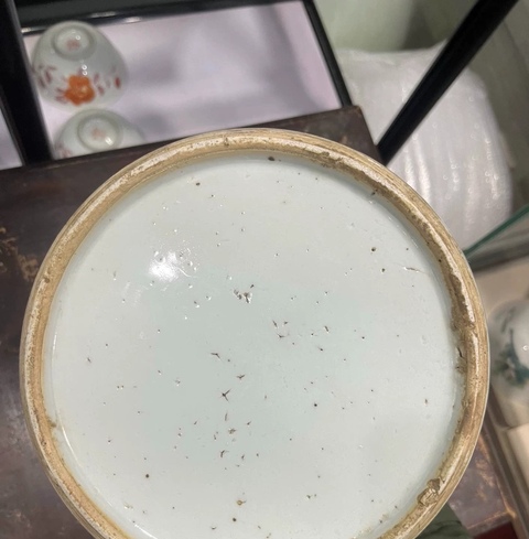 古玩陶瓷纏枝花卉紋青花蓋罐真品鑒賞圖