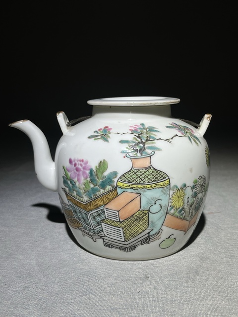 古玩陶瓷清晚期淺絳彩“許品衡”博古圖茶壺拍賣，當前價格3680元