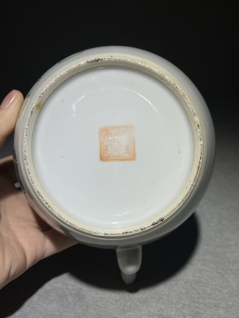 古玩陶瓷清晚期淺絳彩“許品衡”博古圖茶壺拍賣，當前價格3680元