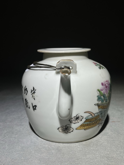 古玩陶瓷清晚期淺絳彩“許品衡”博古圖茶壺拍賣，當前價格3680元