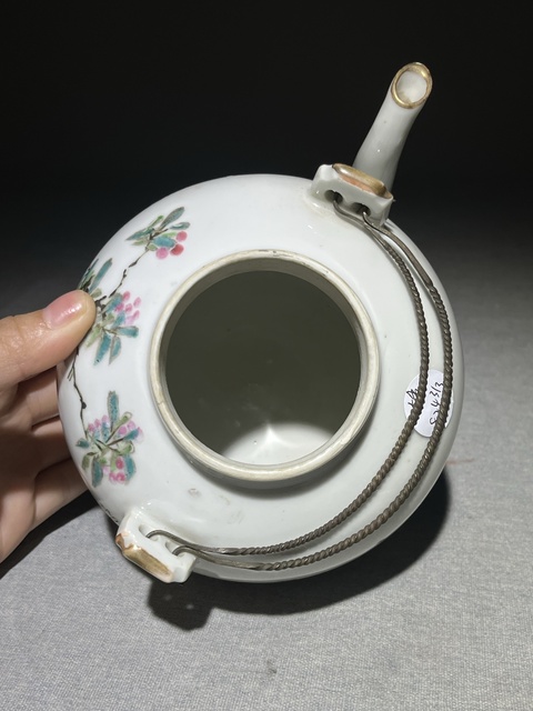 古玩陶瓷清晚期淺絳彩“許品衡”博古圖茶壺拍賣，當前價格3680元