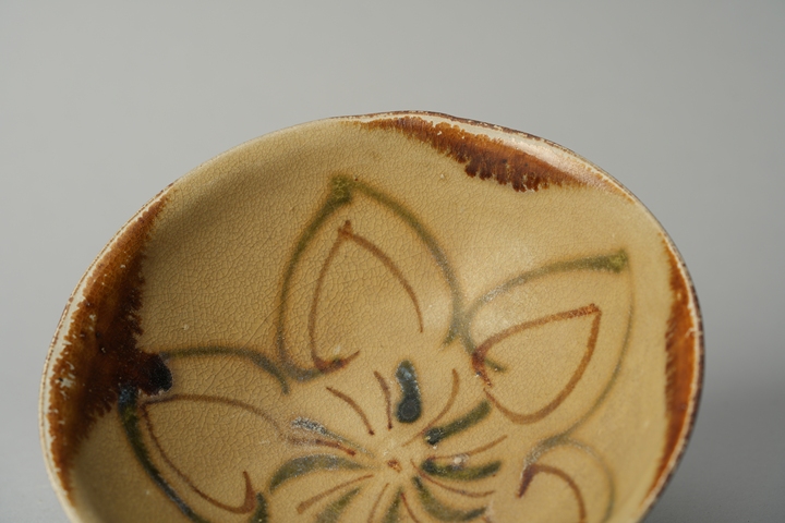 古玩陶瓷長沙窯褐綠彩花卉紋碗真品鑒賞圖