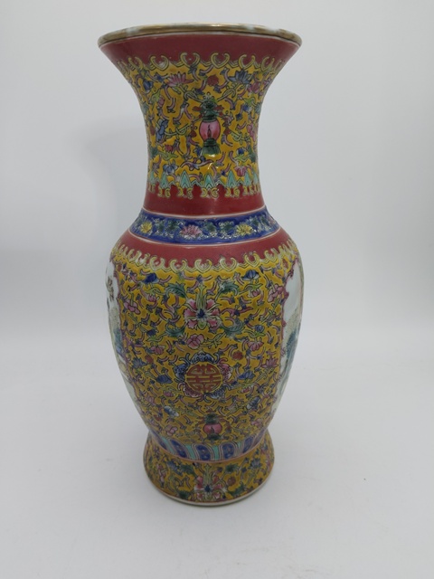 古玩陶瓷粉彩開窗人物故事瓶真品鑒賞圖