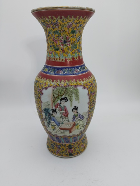 古玩陶瓷粉彩開窗人物故事瓶真品鑒賞圖