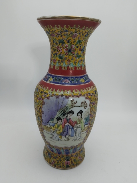 古玩陶瓷粉彩開窗人物故事瓶真品鑒賞圖