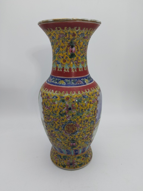 古玩陶瓷粉彩開窗人物故事瓶真品鑒賞圖