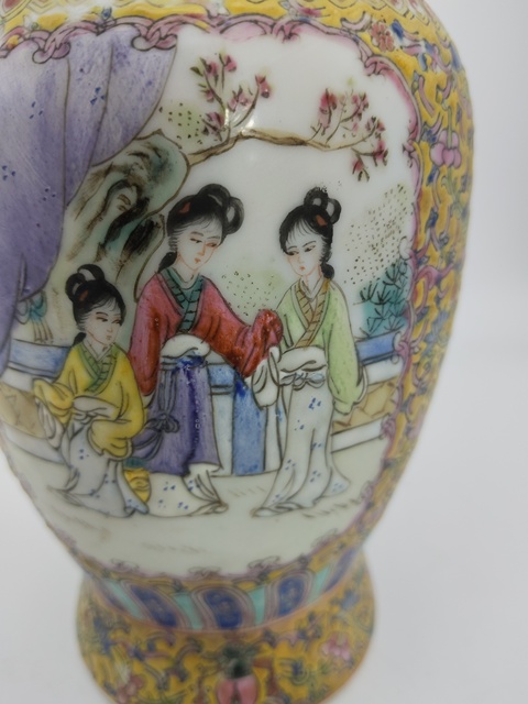 古玩陶瓷粉彩開窗人物故事瓶真品鑒賞圖