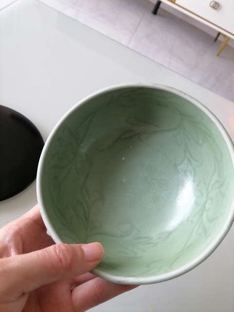 古玩陶瓷明初龍泉窯青釉小碗真品鑒賞圖