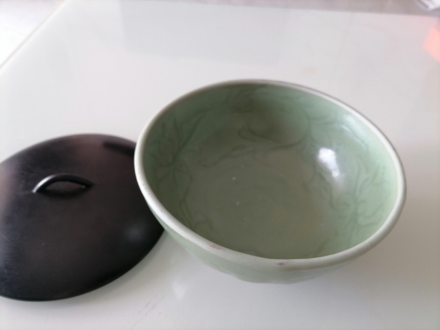 古玩陶瓷明初龍泉窯青釉小碗真品鑒賞圖