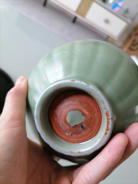 古玩陶瓷明初龍泉窯青釉小碗真品鑒賞圖