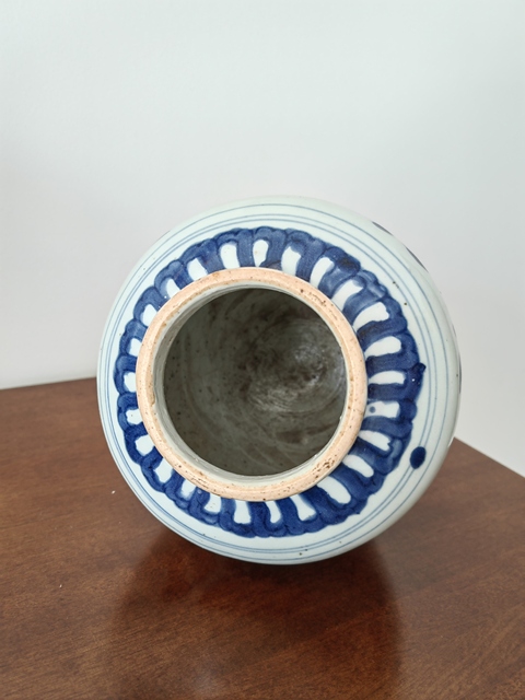 古玩陶瓷青花三多花卉紋罐真品鑒賞圖