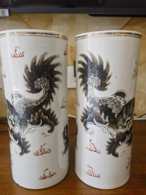 古玩陶瓷礬紅墨彩描金太師少保帽筒真品鑒賞圖