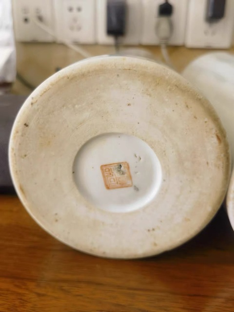 古玩陶瓷礬紅墨彩描金太師少保帽筒真品鑒賞圖