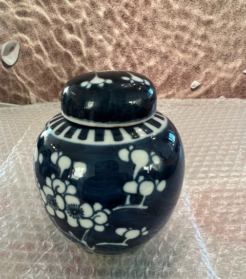 古玩陶瓷青花留白冰梅紋罐真品鑒賞圖