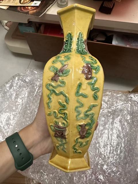 古玩陶瓷清末民初 素三彩魚化龍紋賞瓶拍賣,當前價格998元