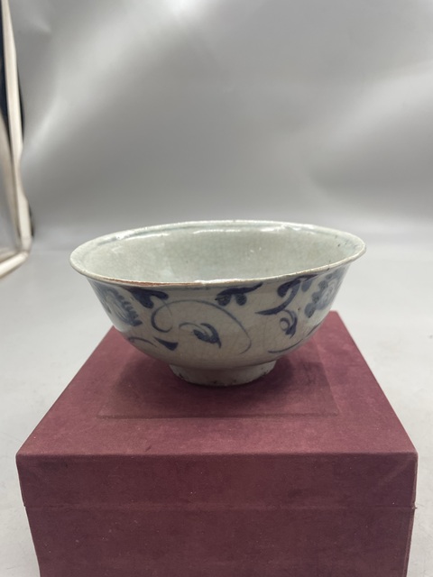 古玩陶瓷花卉紋青花小碗真品鑒賞圖