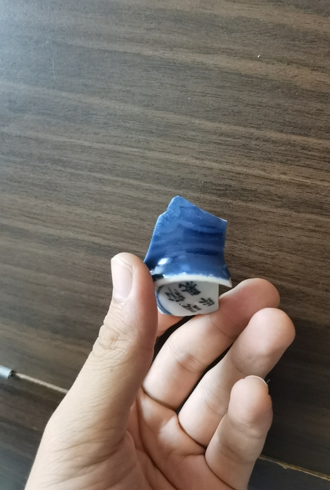 古玩陶瓷晚明祭藍(lán)暗刻青花瓷片真品鑒賞圖