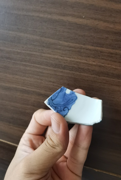 古玩陶瓷晚明祭藍(lán)暗刻青花瓷片真品鑒賞圖