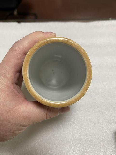 古玩陶瓷粉彩人物紋筆筒真品鑒賞圖