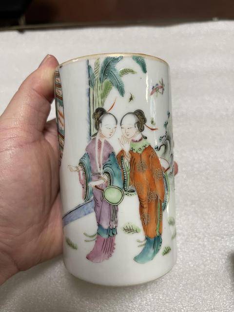 古玩陶瓷粉彩人物紋筆筒真品鑒賞圖