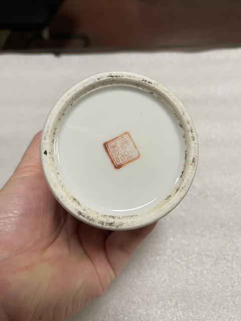 古玩陶瓷粉彩人物紋筆筒真品鑒賞圖