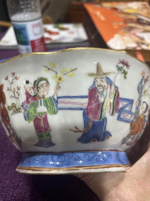 古玩陶瓷清咸豐 粉彩人物花口貢碗真品鑒賞圖