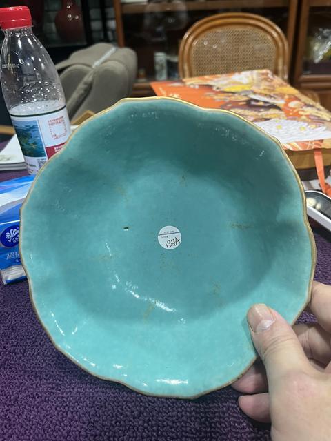 古玩陶瓷清咸豐 粉彩人物花口貢碗真品鑒賞圖