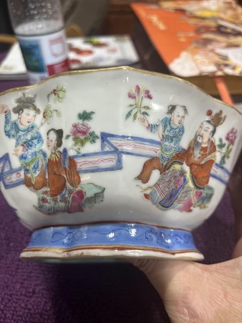 古玩陶瓷清咸豐 粉彩人物花口貢碗真品鑒賞圖