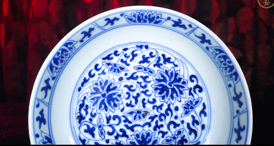 古玩陶瓷（帶實物保真卡）同治青花纏枝蓮紋盤（官）拍賣，當前價格60000元