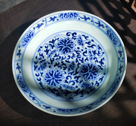 古玩陶瓷（帶實物保真卡）同治青花纏枝蓮紋盤（官）拍賣，當前價格60000元