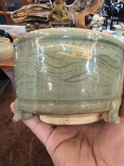 古玩陶瓷龍泉青瓷刻花香爐真品鑒賞圖