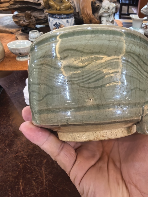 古玩陶瓷龍泉青瓷刻花香爐真品鑒賞圖
