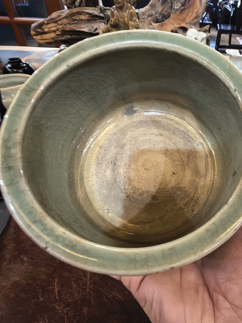 古玩陶瓷龍泉青瓷刻花香爐真品鑒賞圖