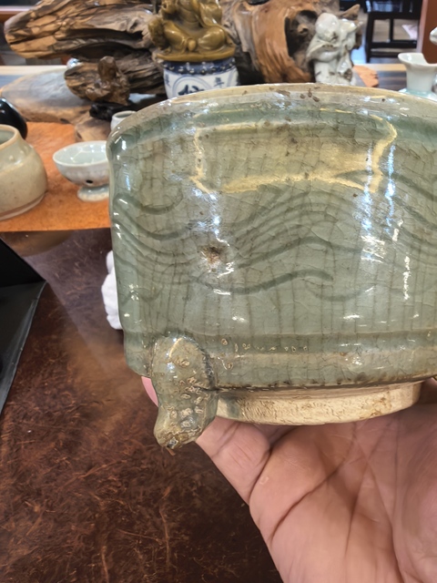 古玩陶瓷龍泉青瓷刻花香爐真品鑒賞圖