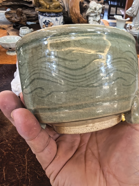 古玩陶瓷龍泉青瓷刻花香爐真品鑒賞圖