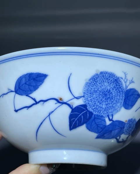 古玩陶瓷花卉紋青花碗真品鑒賞圖
