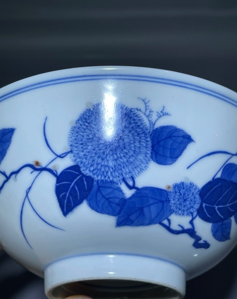 古玩陶瓷花卉紋青花碗真品鑒賞圖