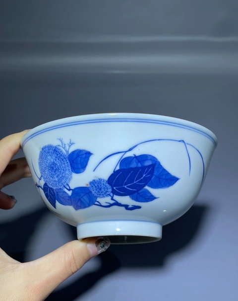古玩陶瓷花卉紋青花碗真品鑒賞圖