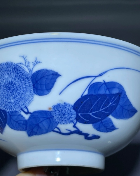 古玩陶瓷花卉紋青花碗真品鑒賞圖