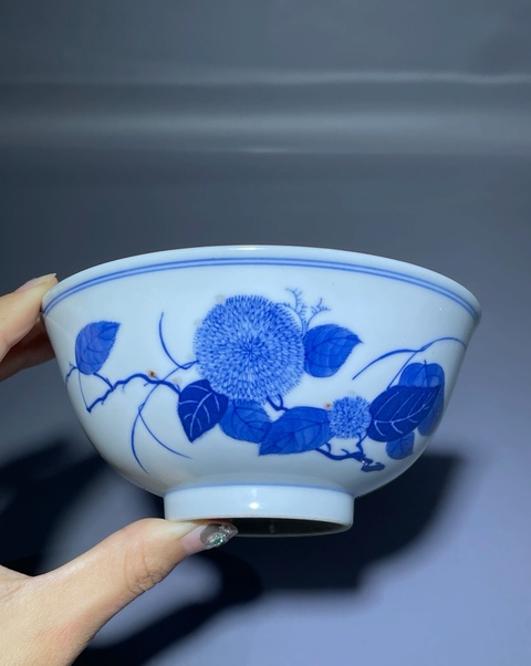 古玩陶瓷花卉紋青花碗真品鑒賞圖
